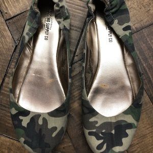 Size 7 Camo Flats